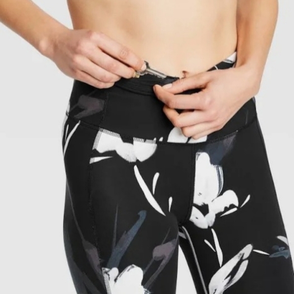 All In Motion Women's Black White Floral Running Workout Leggings - Picture 4 of 7